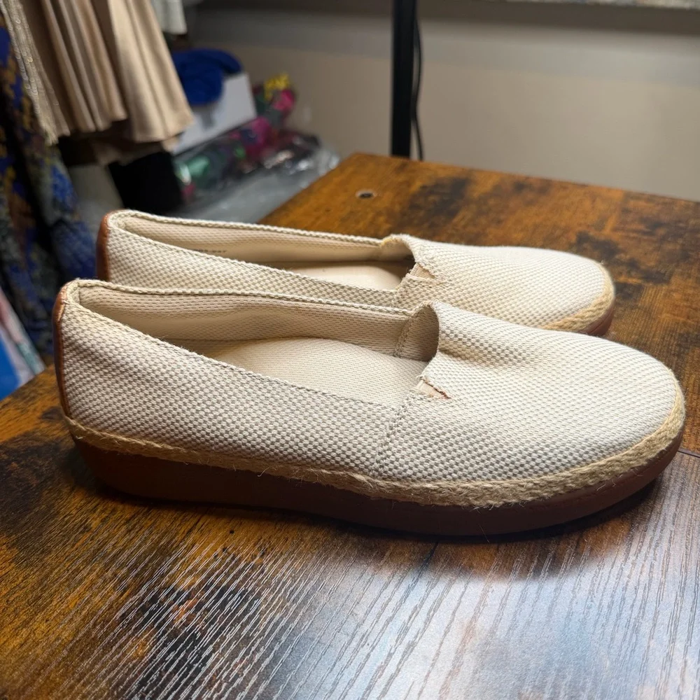 Trotters Accent Beige espadrille-style slip-on minimalist shoes Size 5.5